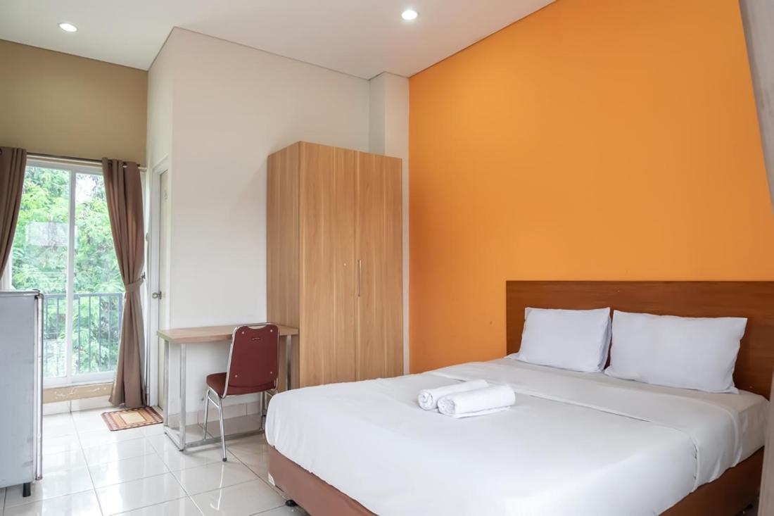 Guest house Twospaces Living At Kost 40, Kuningan