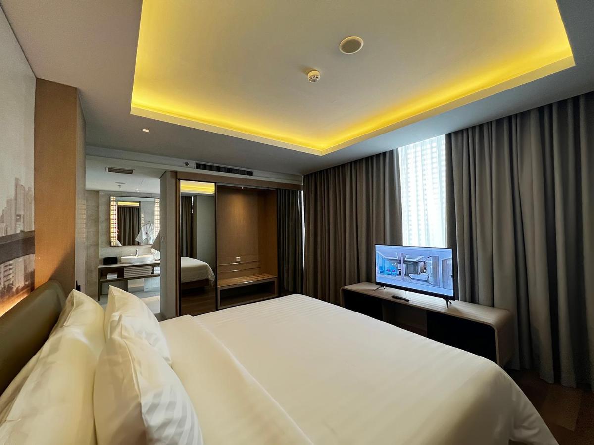 Khách sạn hẻo lánh Ra Simatupang
