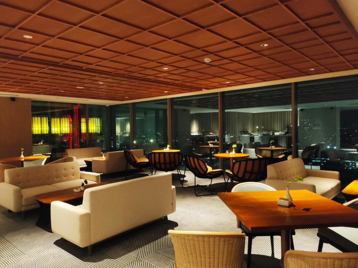 Khách sạn hẻo lánh Ra Simatupang