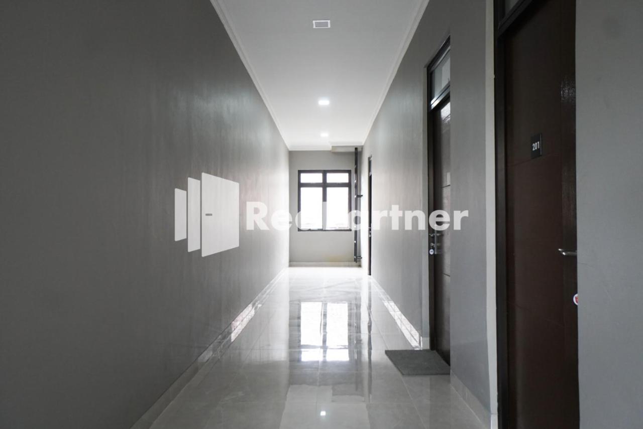 Khách sạn Roemah Tebet Mitra Reddoorz