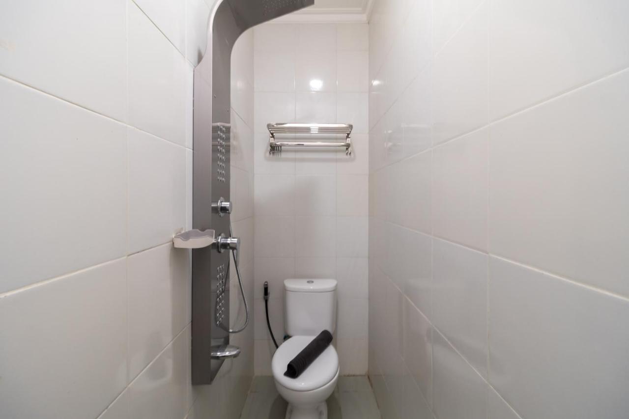 Hotel Urbanview Bizhome Artha Gading Boulevard By Reddoorz 3*