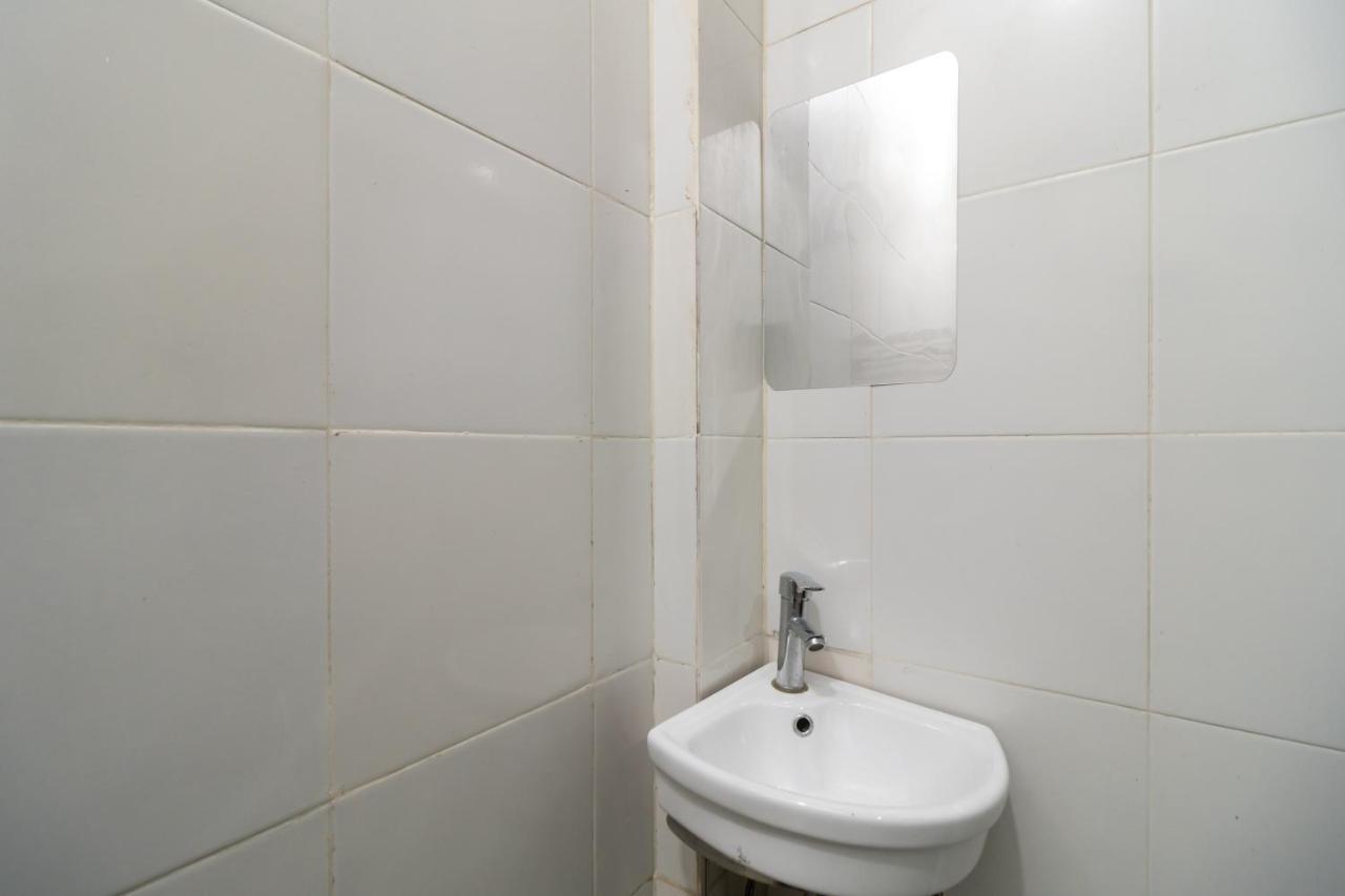 Urbanview Bizhome Artha Gading Boulevard By Reddoorz Hotel 3*