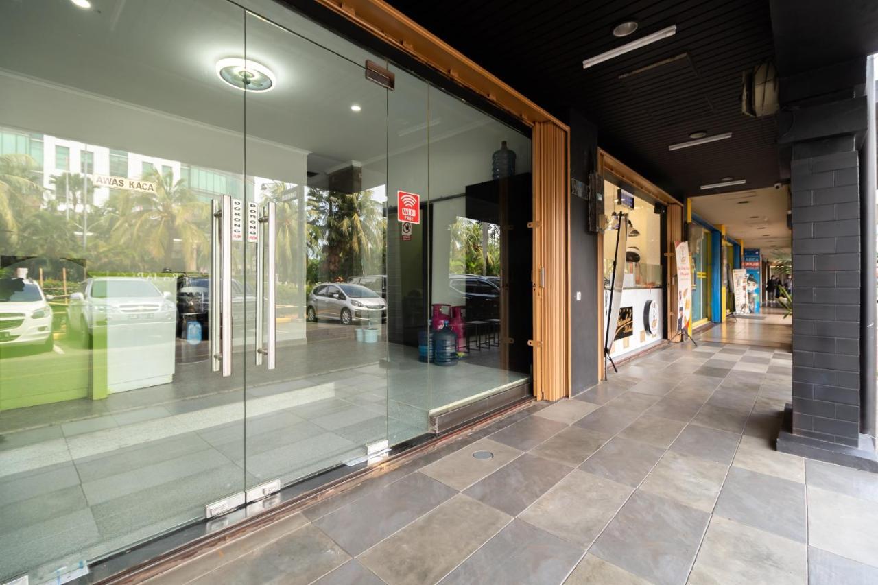 Urbanview Bizhome Artha Gading Boulevard By Reddoorz Hotel Jacarta
