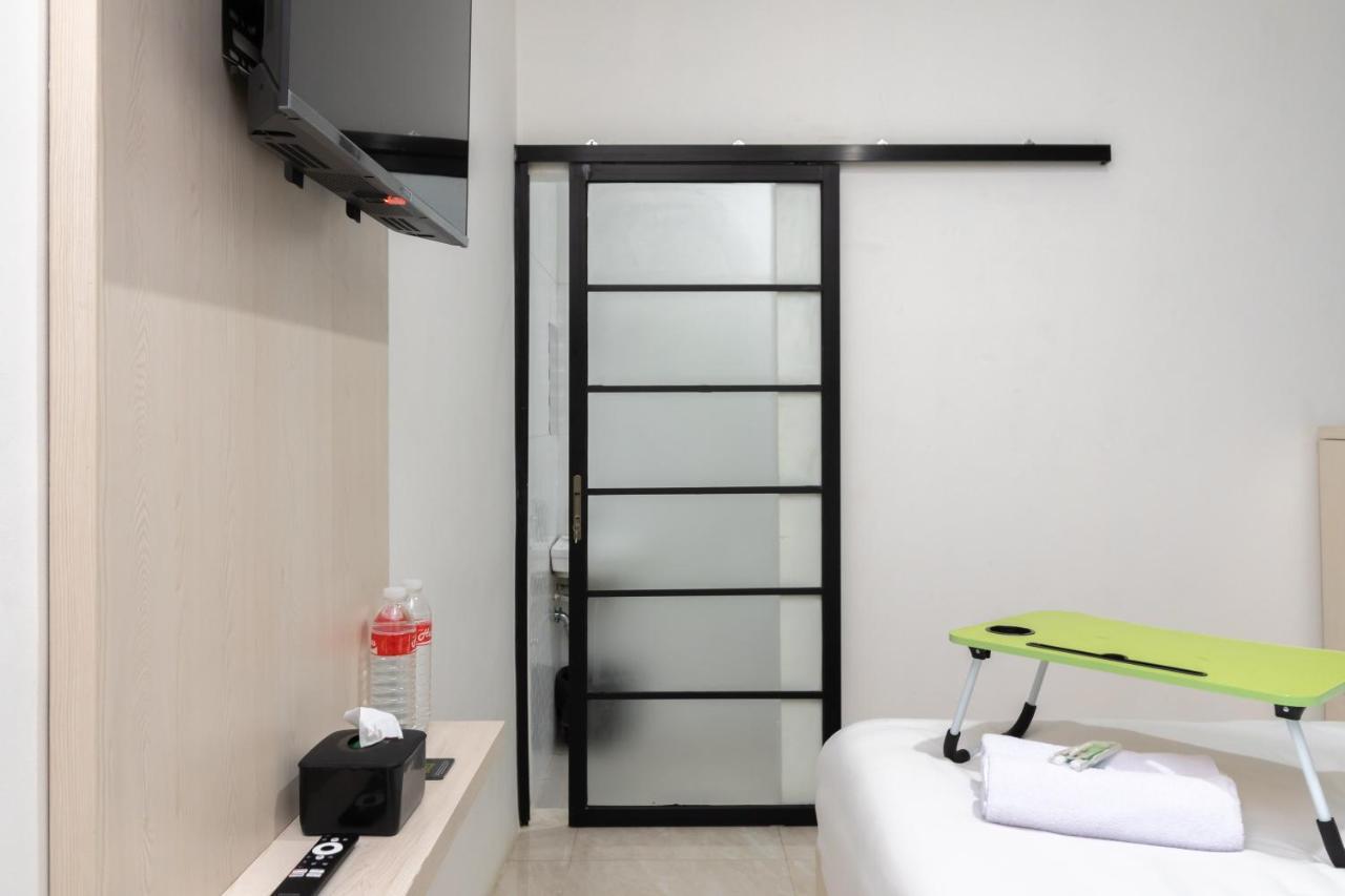 Urbanview Bizhome Artha Gading Boulevard By Reddoorz Hotel Jacarta