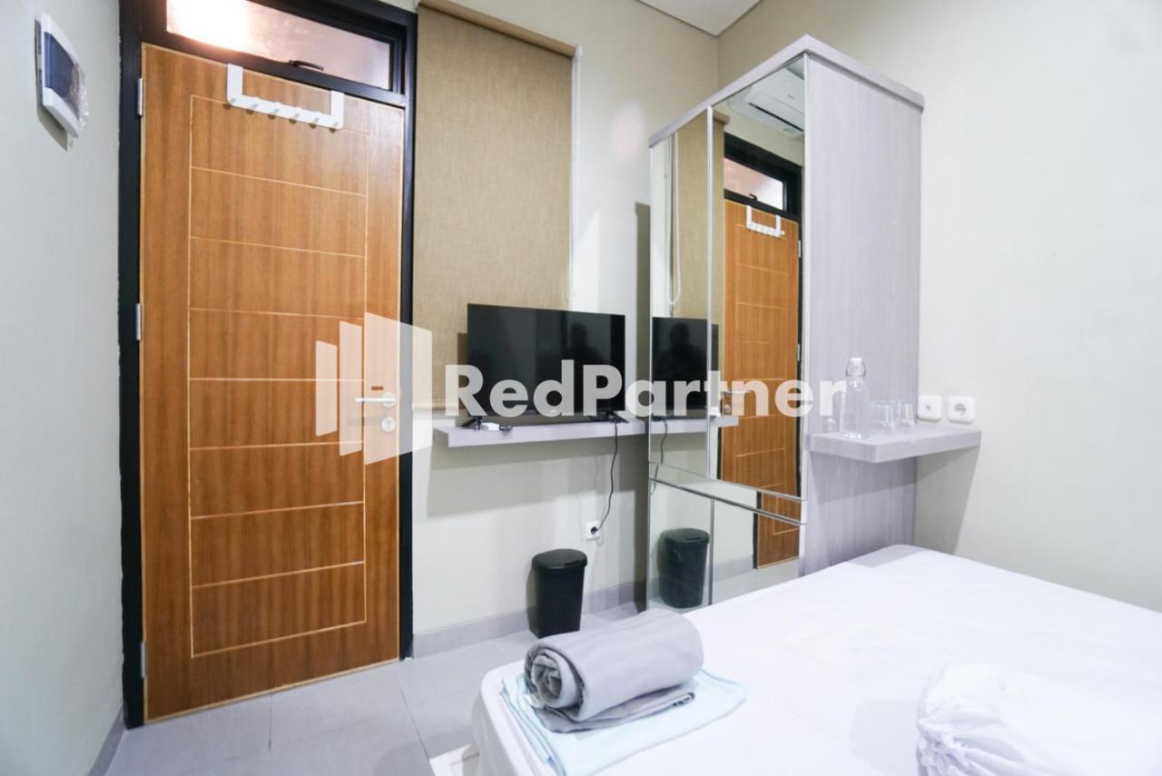 Tomang Gelong Syariah Mitra Reddoorz Jakarta