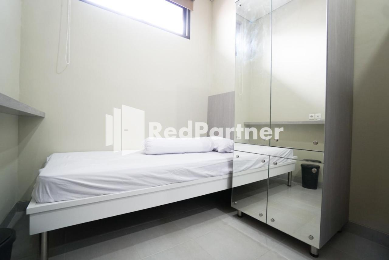 Hotel Tomang Gelong Syariah Mitra Reddoorz 2*