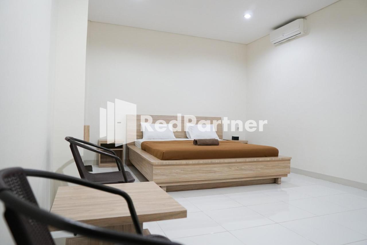 Senyaman Redpartner Hotel Jakarta