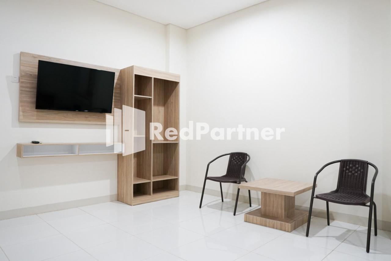 Senyaman Redpartner Hotel Jakarta