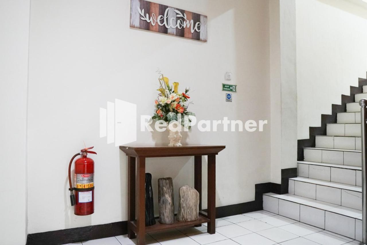 Senyaman Redpartner Hotel Jakarta