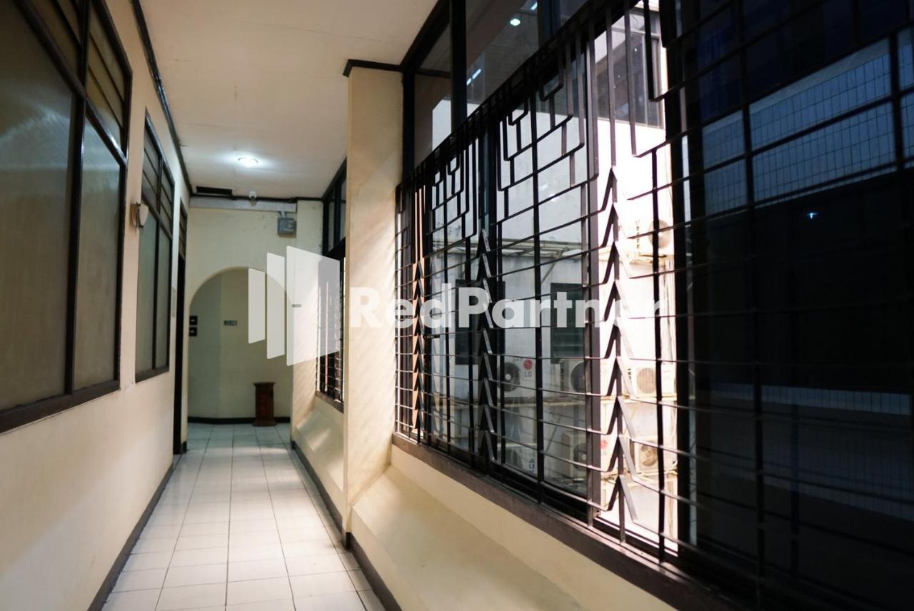 Senyaman Redpartner Hotel Jakarta