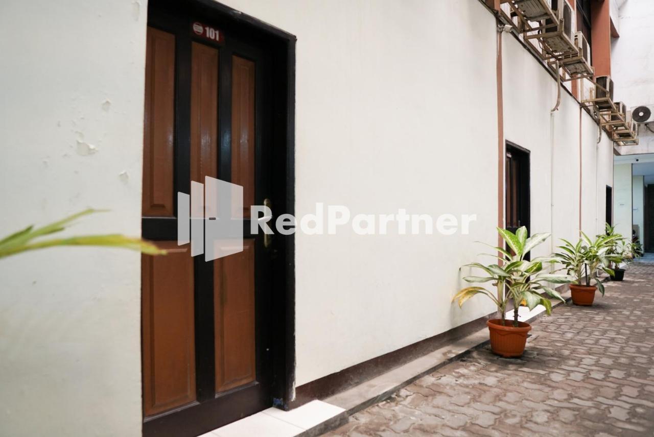 Senyaman Redpartner Hotel Jakarta