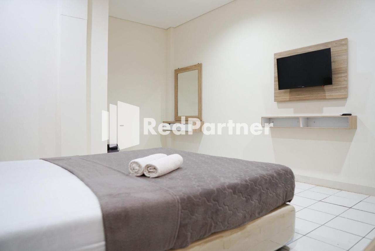 Hotel Senyaman Redpartner