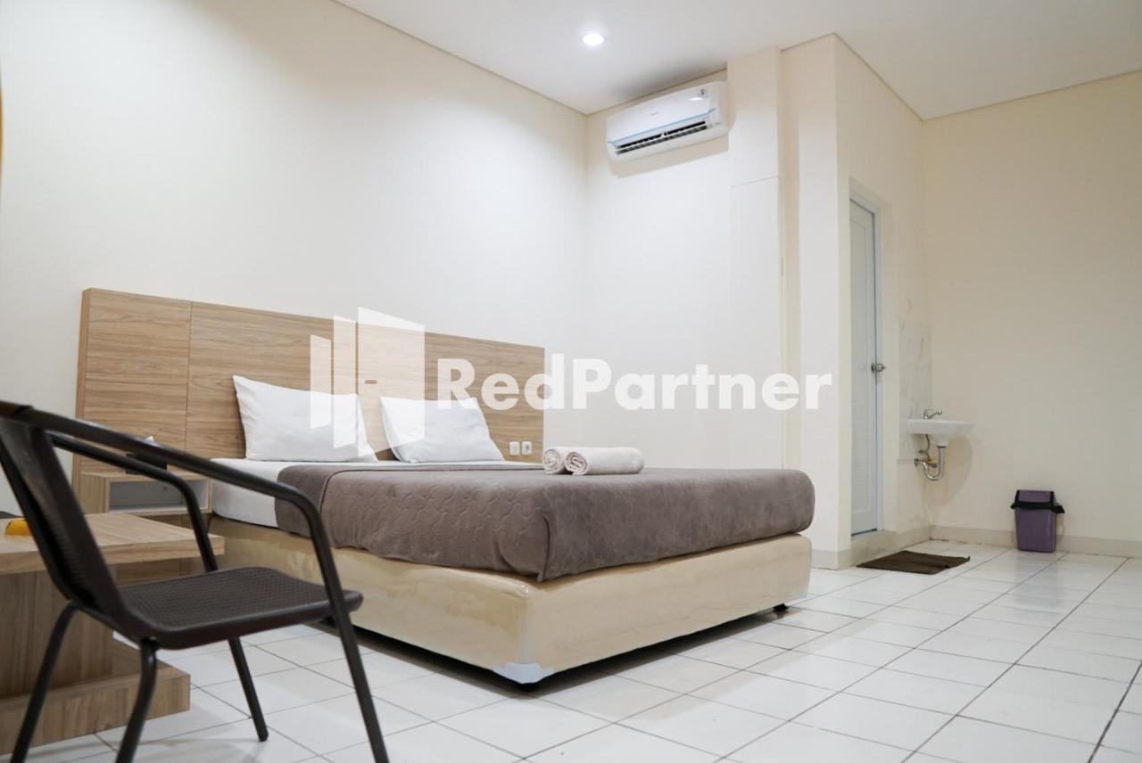 Senyaman Redpartner Hotel Jakarta