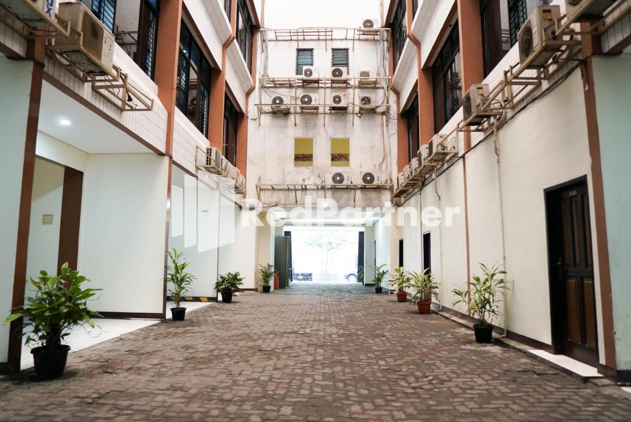 Senyaman Redpartner Hotel Jakarta