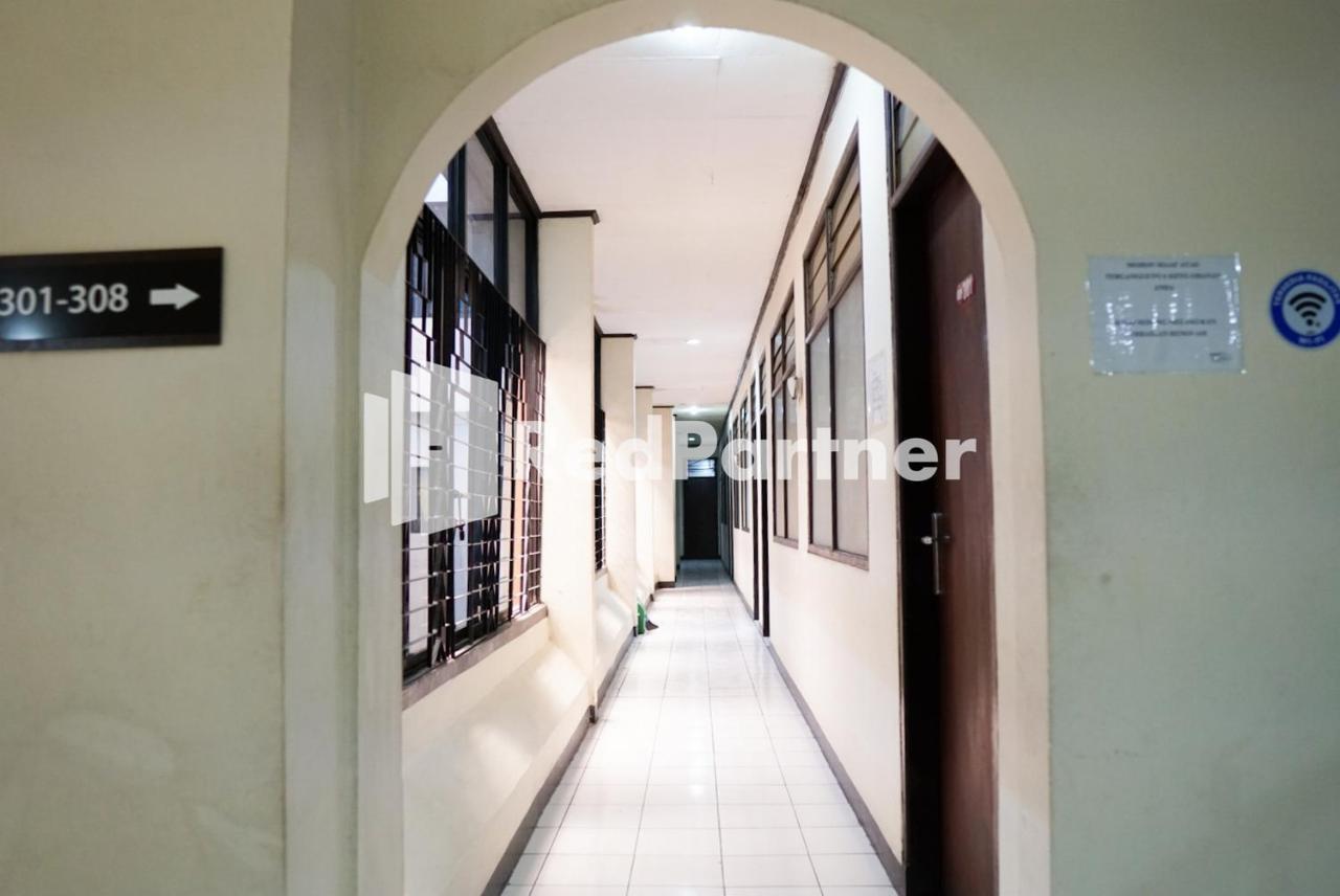 Senyaman Redpartner Hotel Jakarta