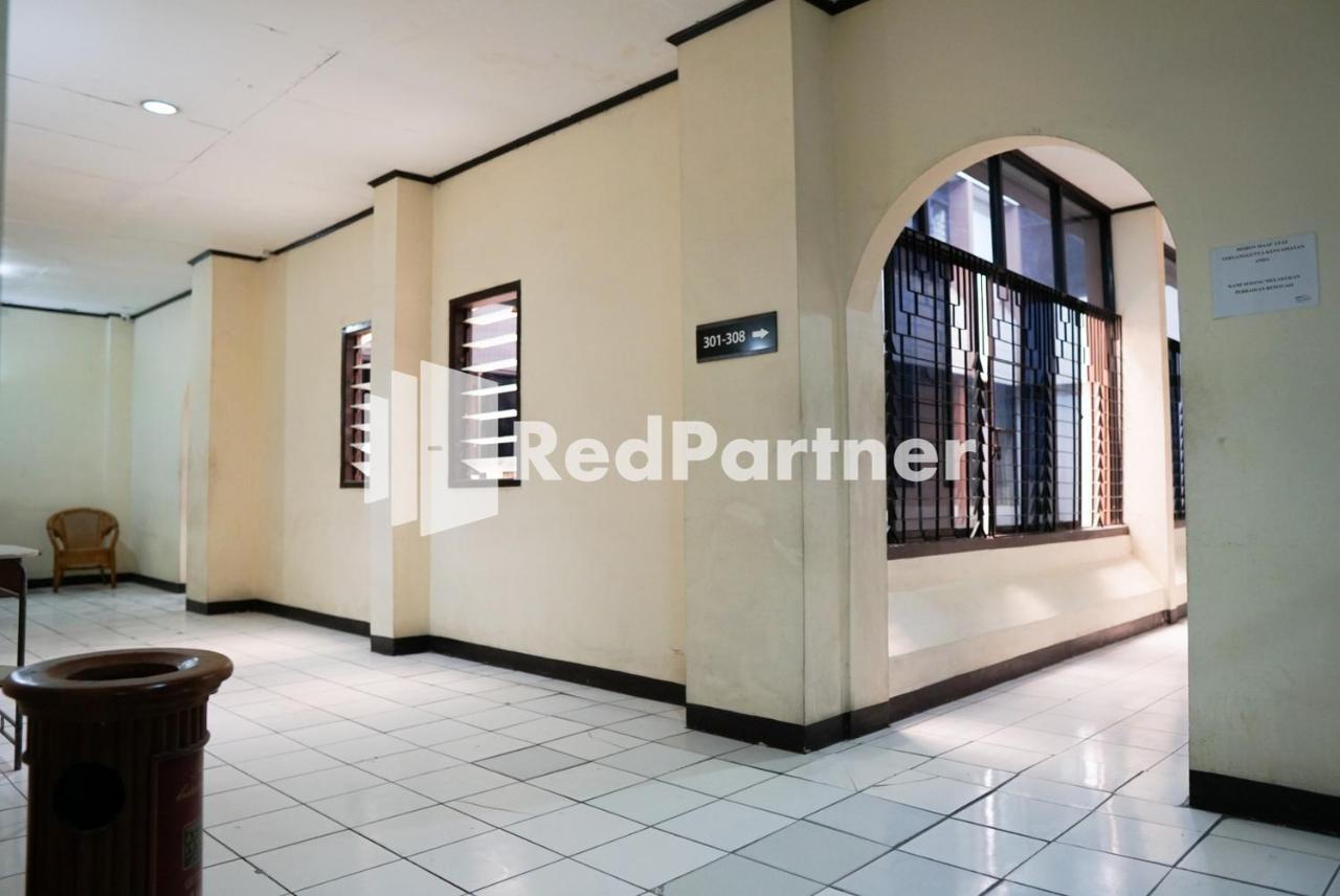 Senyaman Redpartner Hotel Jakarta