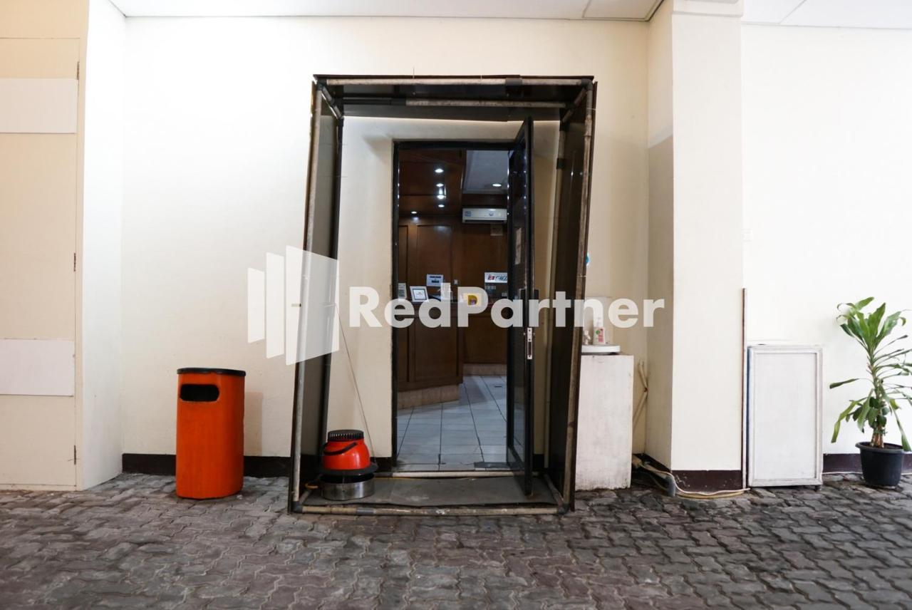 Senyaman Redpartner Hotel Jakarta