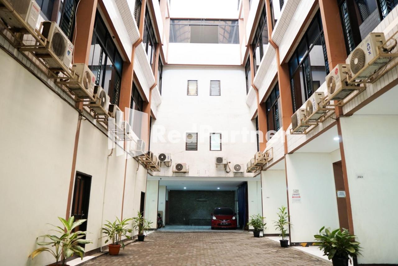 Senyaman Redpartner Hotel Jakarta