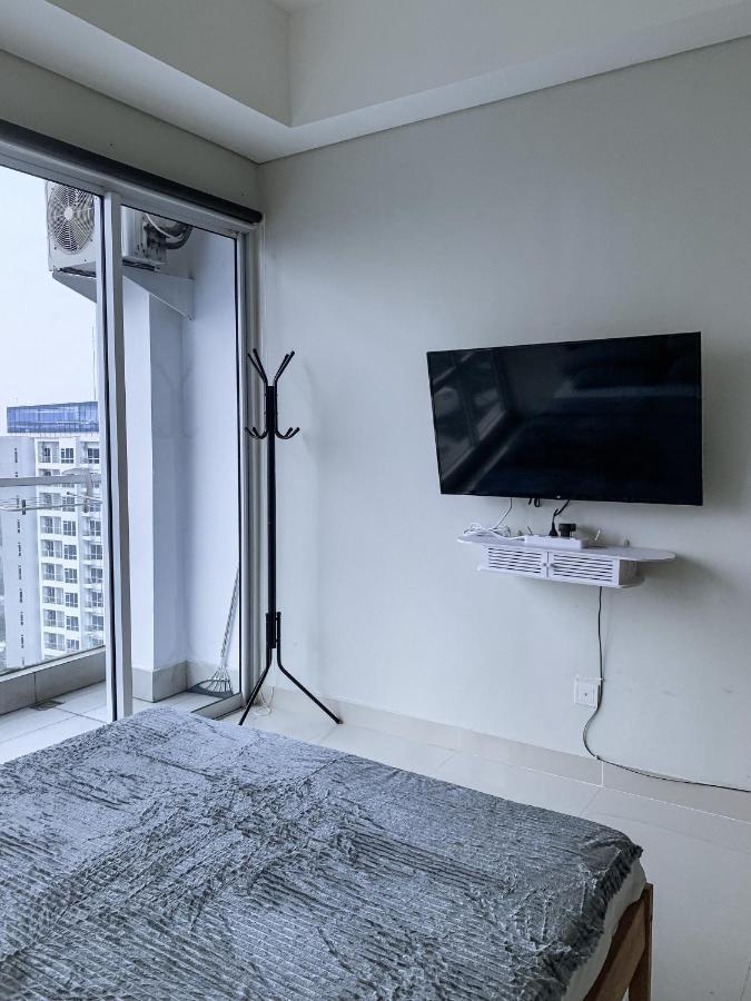 Studio At Metro Park West Apartment *
