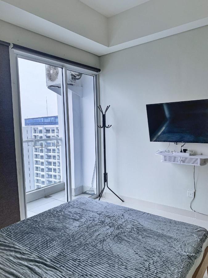 Studio At Metro Park West *
