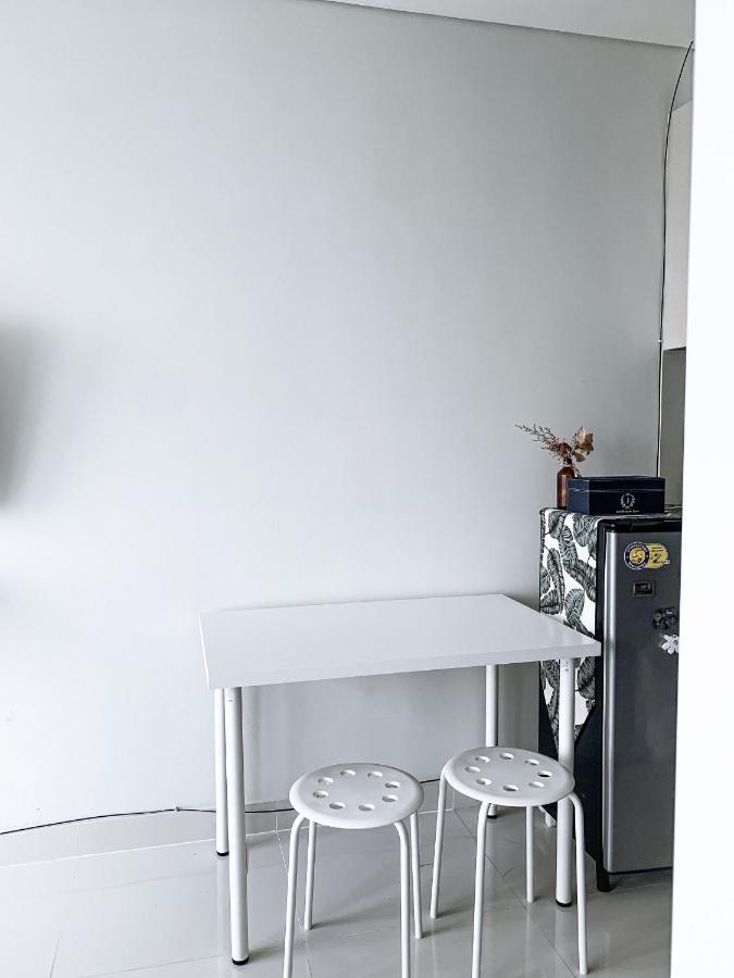 Studio At Metro Park West Apartment