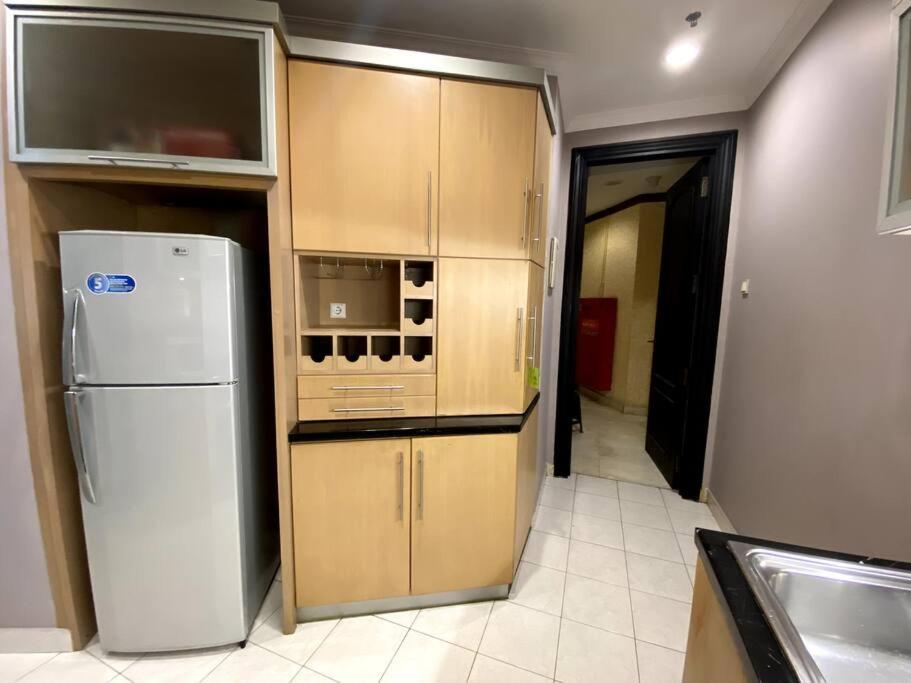 Homey 3 Bedrooms In Mega Kuningan, Apartment *