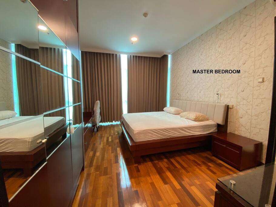Apartment Homey 3 Bedrooms In Mega Kuningan, *