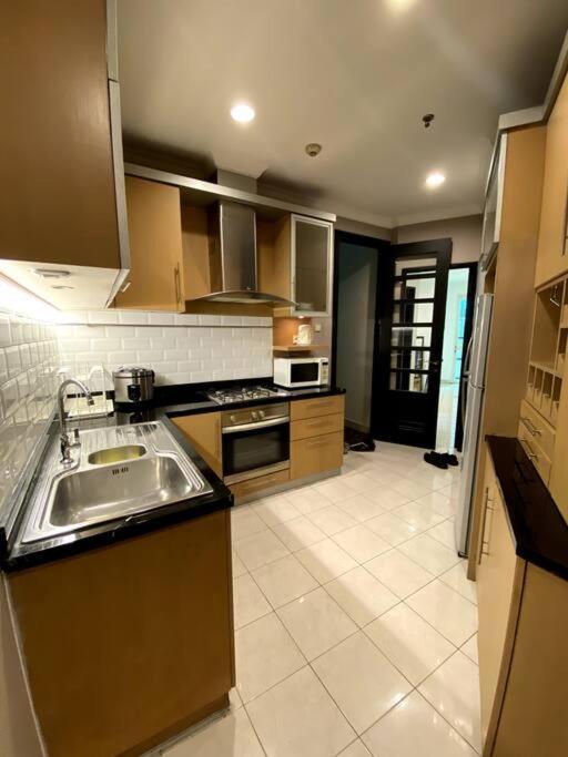 Homey 3 Bedrooms In Mega Kuningan, Apartment *