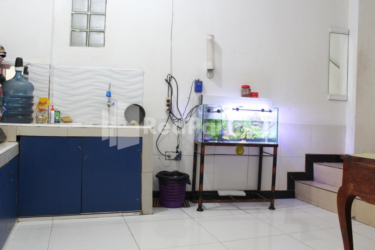 Hotel Snow White Near Grogol Mitra Reddoorz