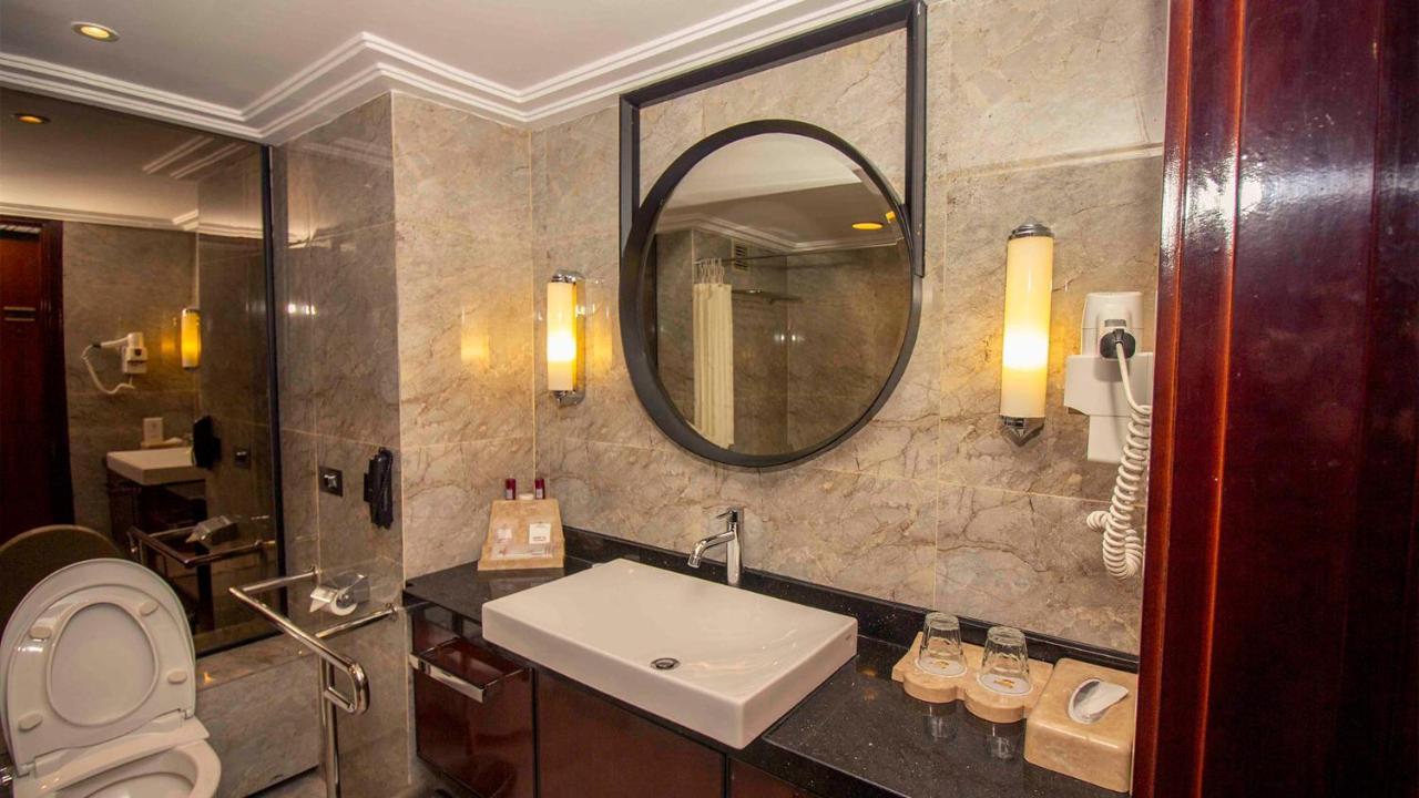 Hotel Redtop & Convention Center 4*