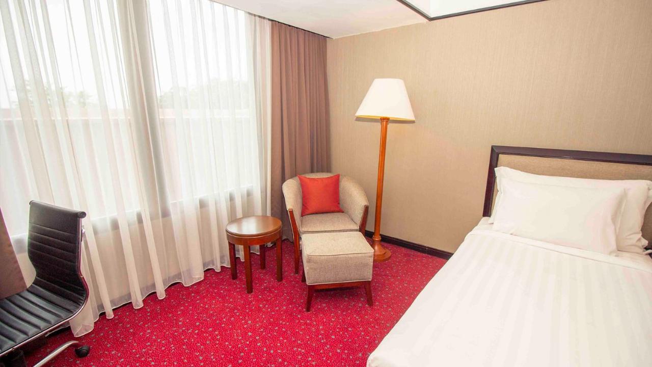 Redtop & Convention Center Hotel