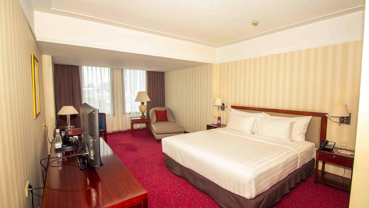 Redtop & Convention Center 4* Jakarta