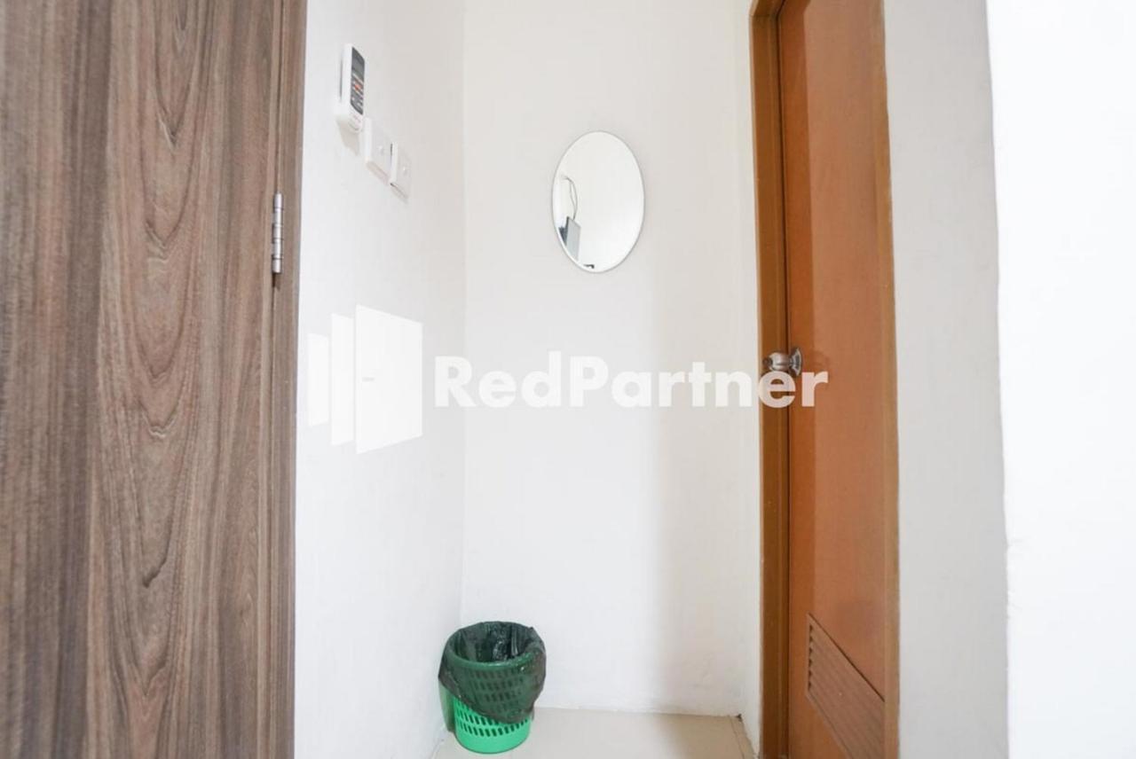 Eascot Mitra Reddoorz Jakarta