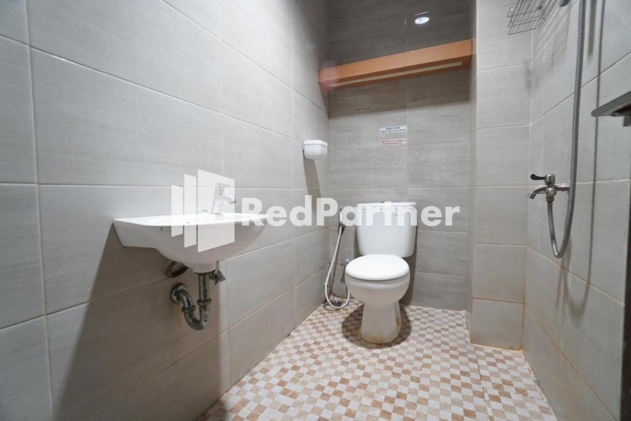 Hotel Eascot Mitra Reddoorz Jakarta