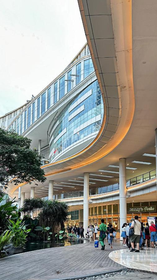 2 Bedroom On Park Mall Apartment *