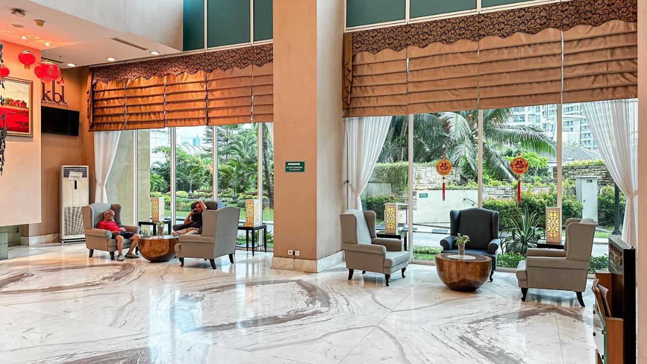 2 Bedroom On Park Mall Apartment *