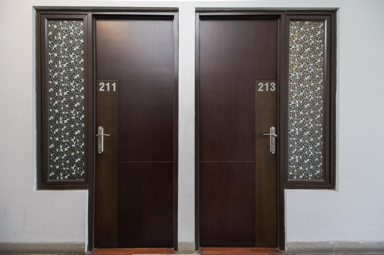Urbanview Arafuru Duren Sawit Hotel 3*