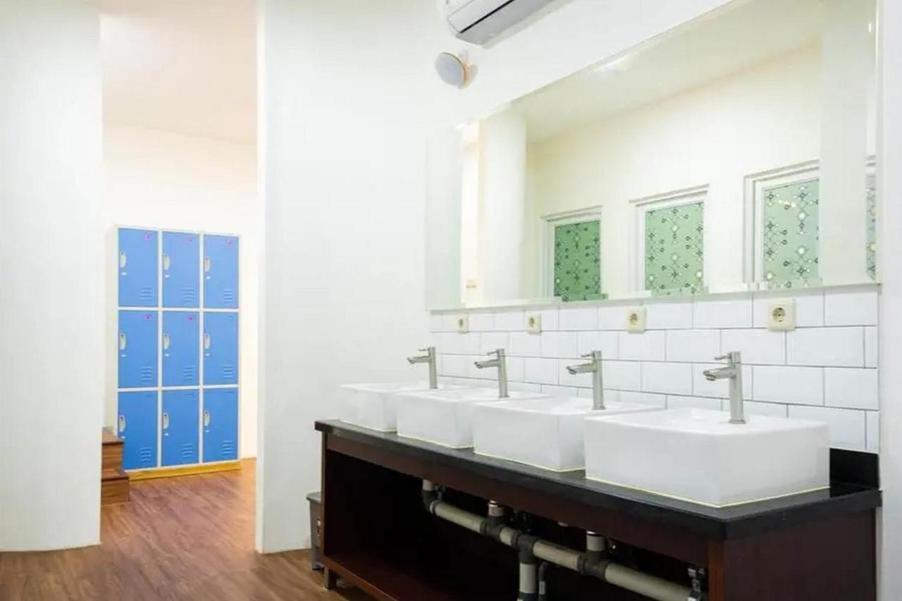 Hotel Reddoorz Near Taman Puring Jakarta