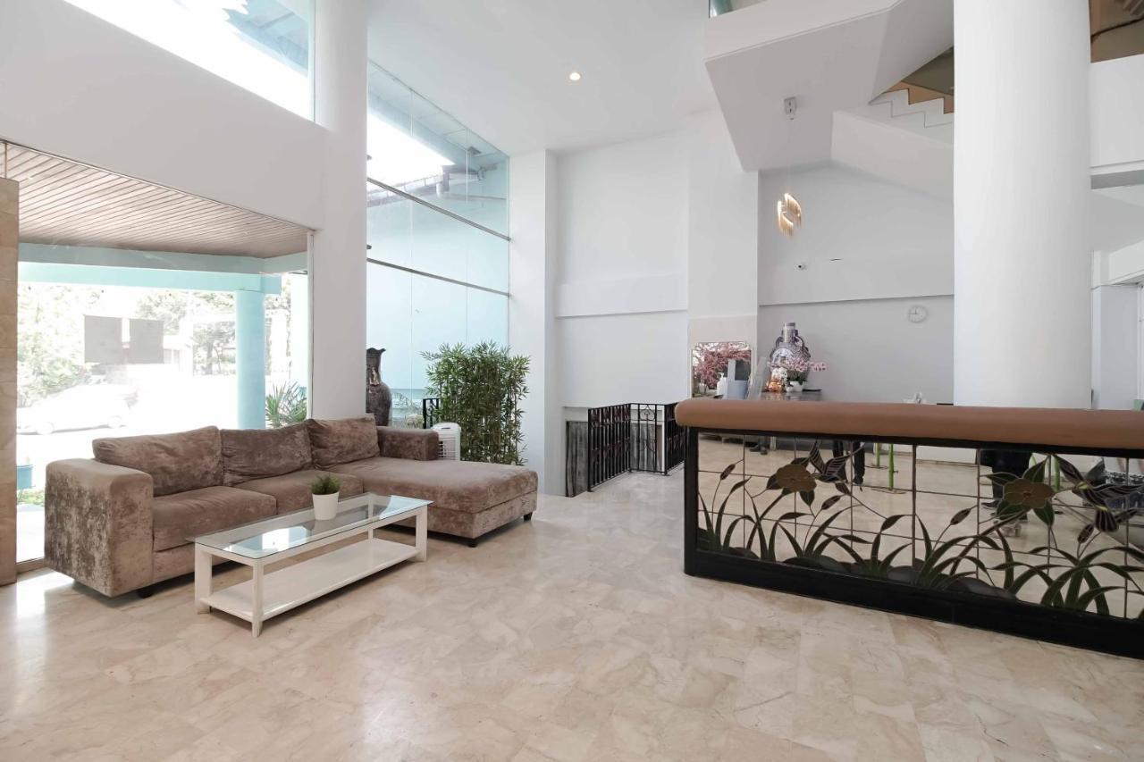 Hotel Urbanview Kebayoran Baru Blok S