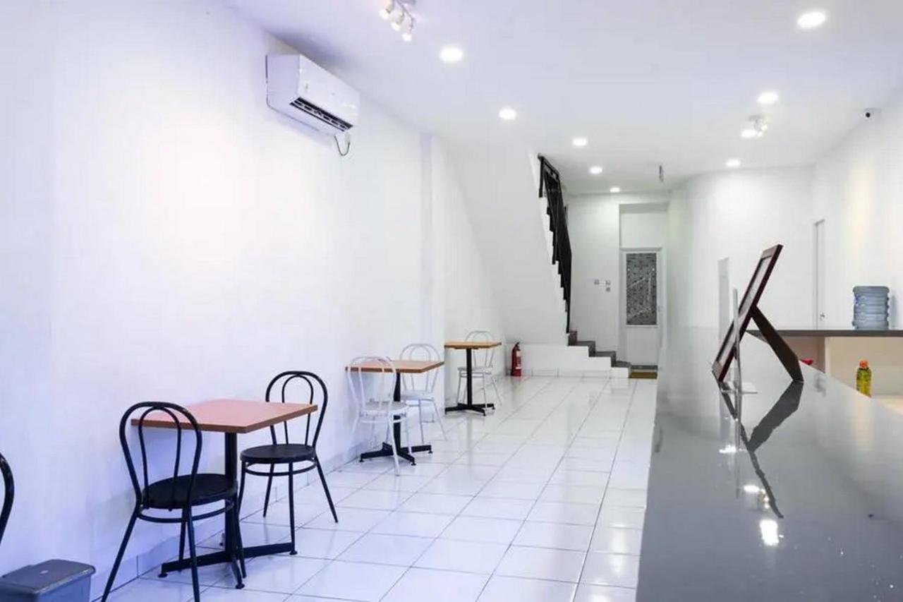 Reddoorz Near Taman Puring 2* Jakarta