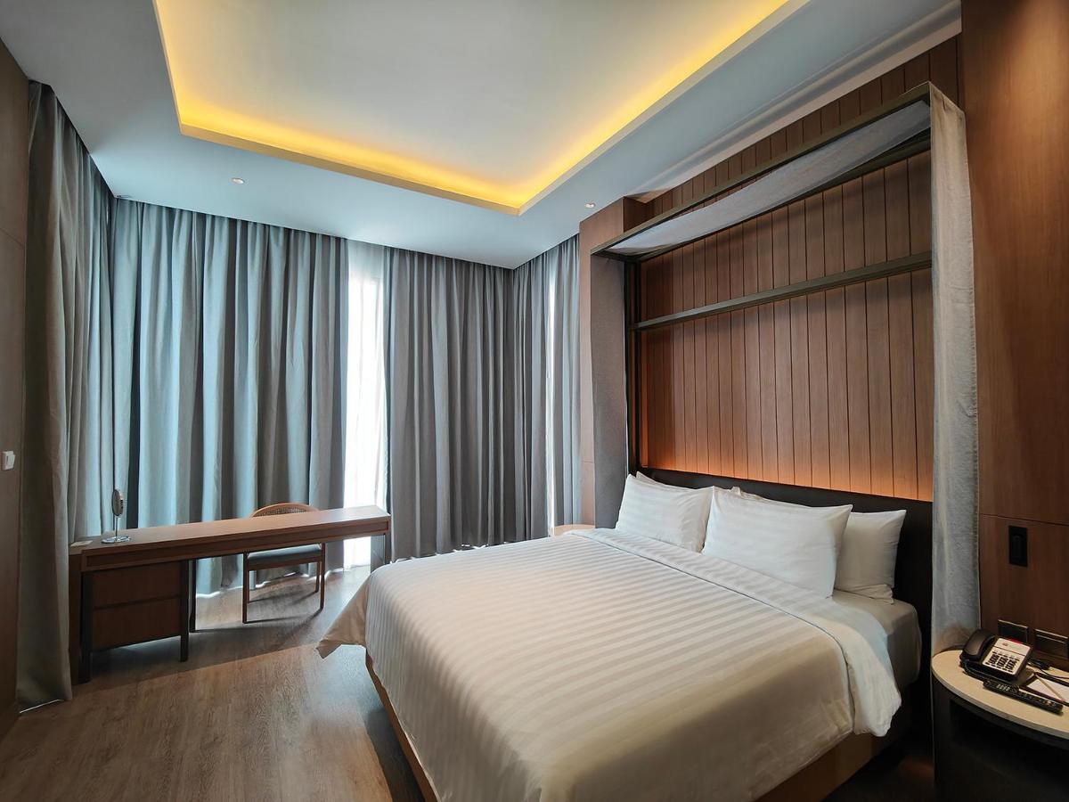 Ra Simatupang Khách sạn hẻo lánh 5*