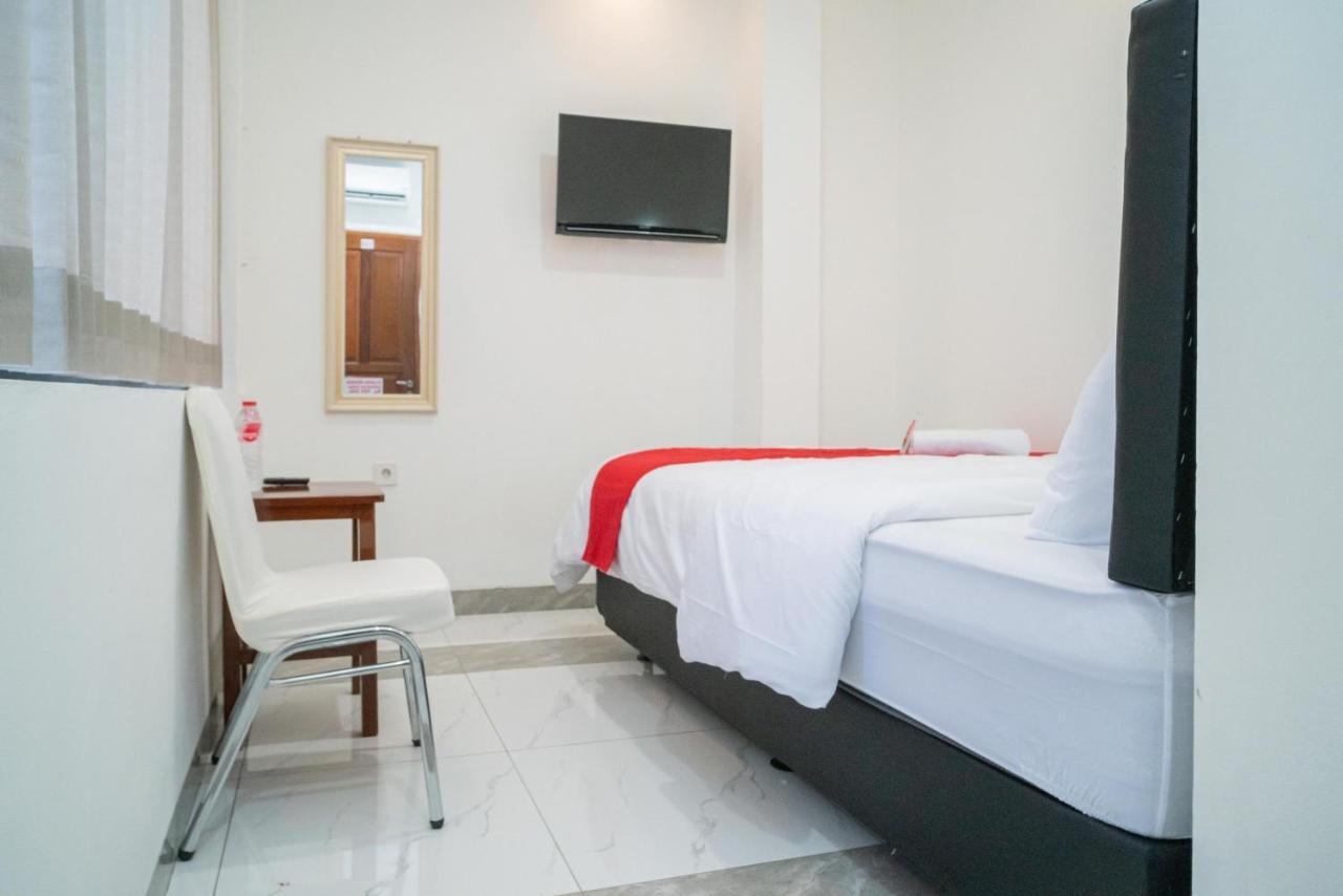 Hotel Reddoorz Near Stasiun Senen