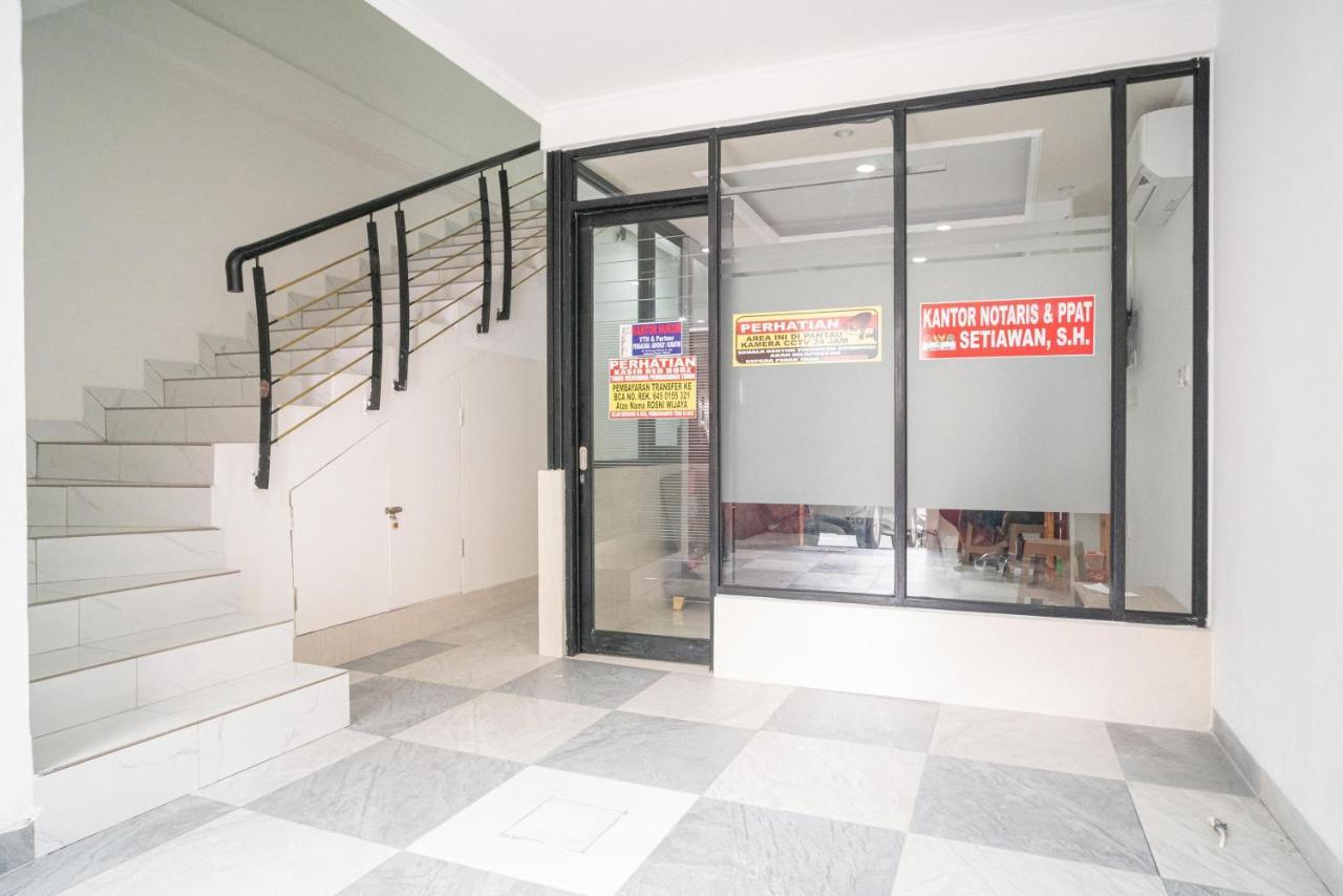 Hotel Reddoorz Near Stasiun Senen