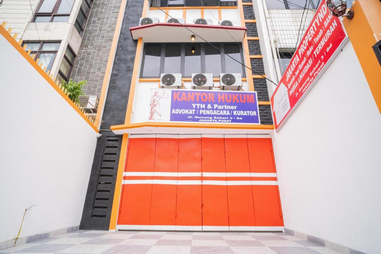 Hotel Reddoorz Near Stasiun Senen Jakarta