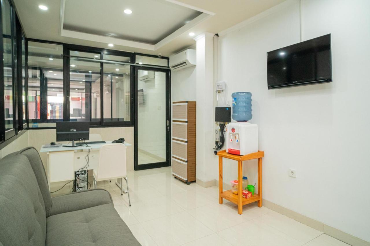 Hotel Reddoorz Near Stasiun Senen