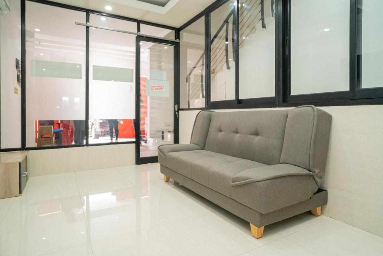 Reddoorz Near Stasiun Senen 2*
