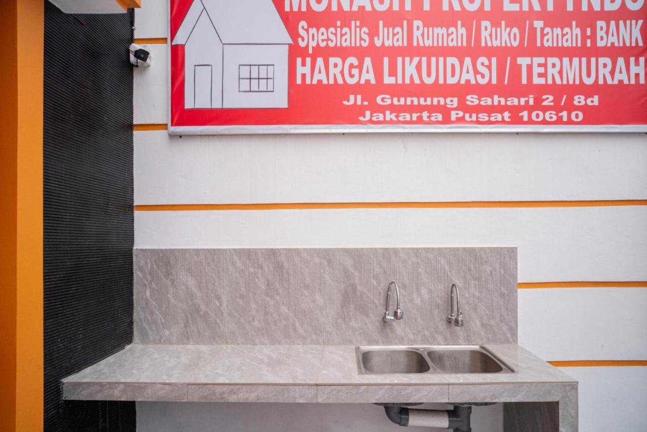 Reddoorz Near Stasiun Senen Hotel Jakarta