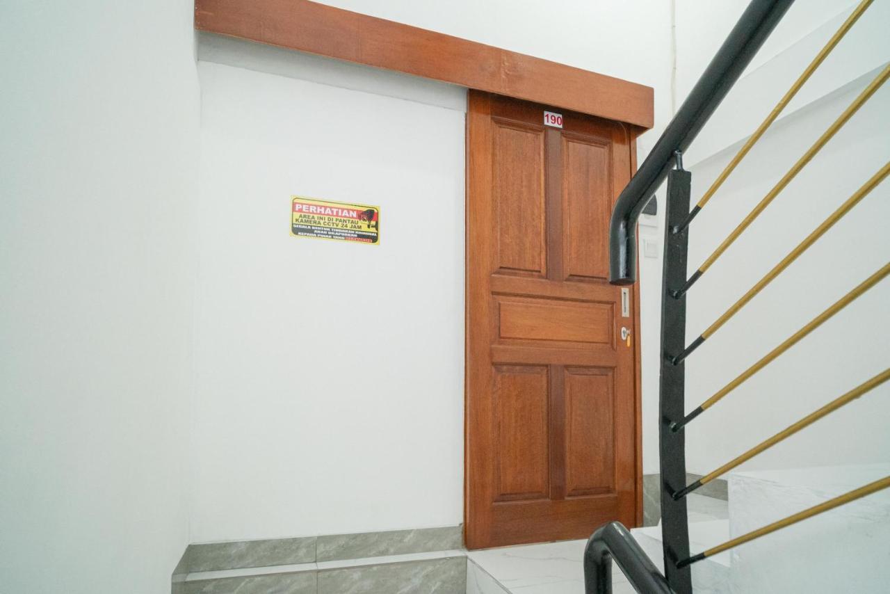 Hotel Reddoorz Near Stasiun Senen Jakarta
