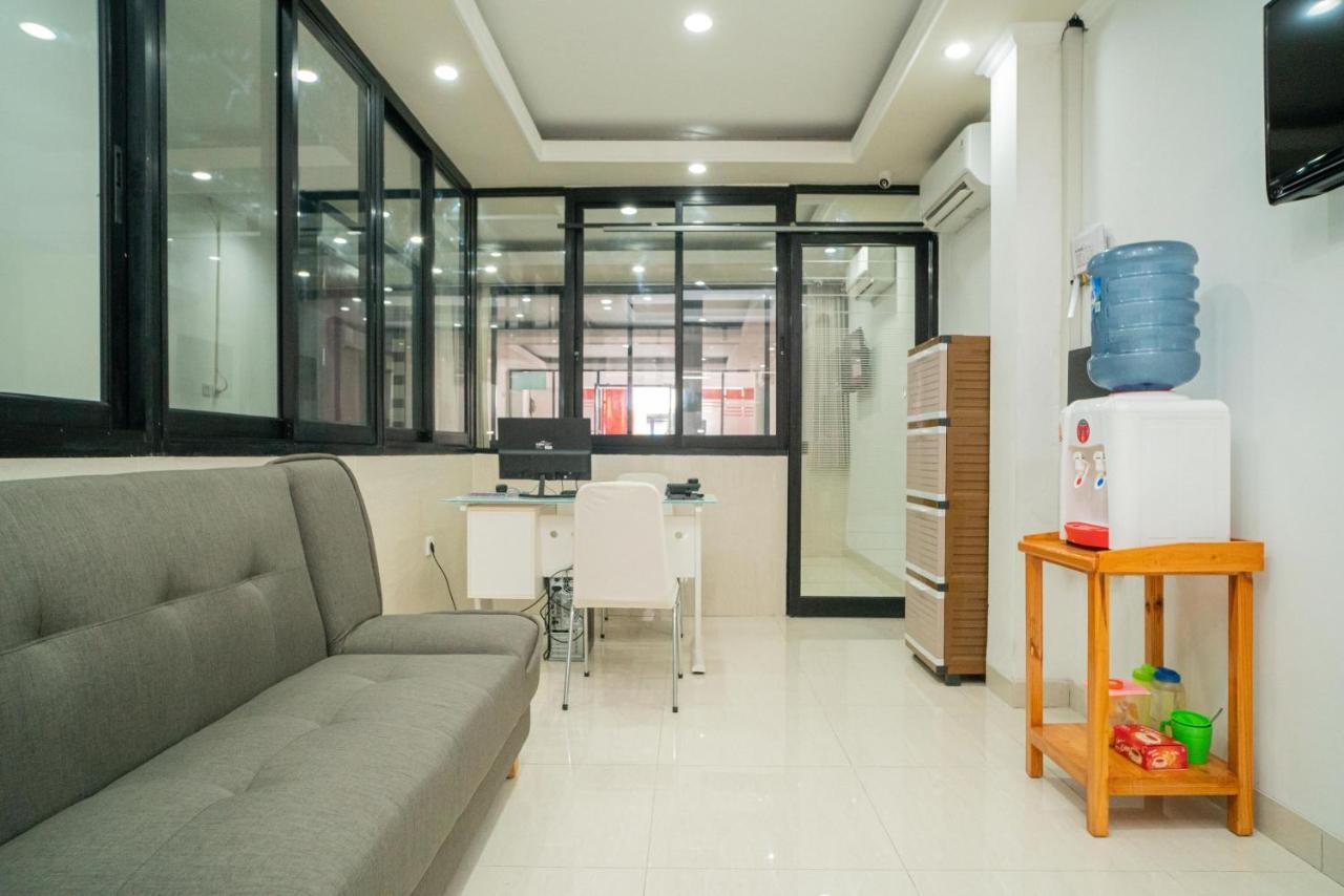 Reddoorz Near Stasiun Senen Hotel Jakarta