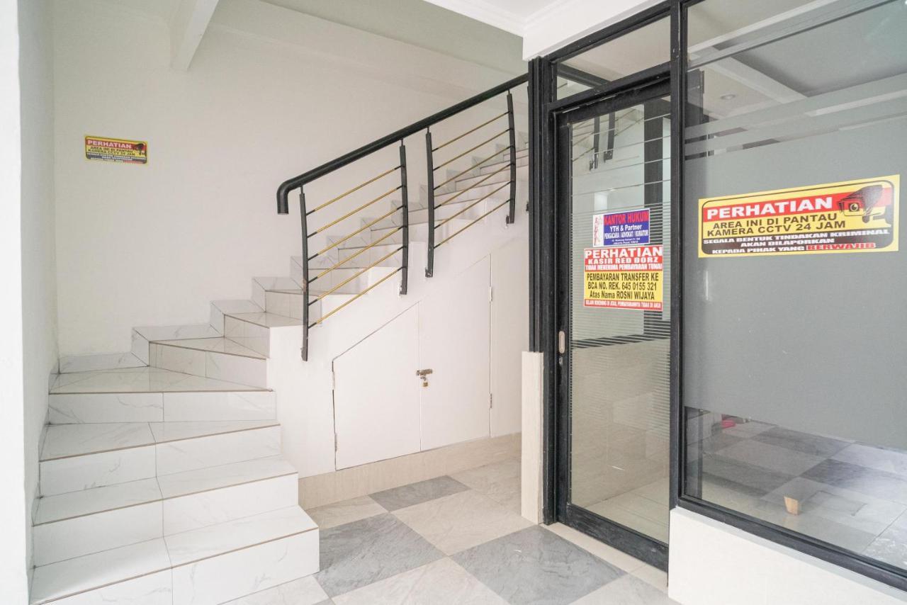 Reddoorz Near Stasiun Senen Hotel 2*